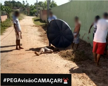 🚨 UM HOMEM FOI ALVEJADO POR DISPAROS DE ARMAS DE FOGO MA TARDE DESTA SEXTA-FEIRA(24/02) NO BAIRRO DP PARQUE VERDE II EM CAMAÇARI.