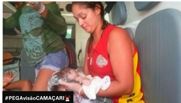 🚨CATADORA DE LATINHA DAR À LUZ  ENQUANTO TRABALHAVA EM CIRCUITO DO CARNAVAL DE SALVADOR.