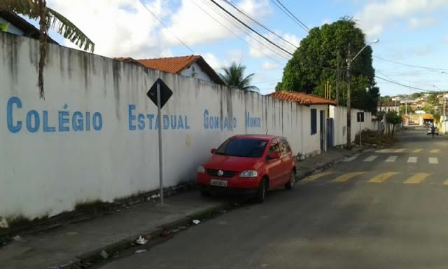 🚨 ALUNOS DO COLÉGIO ESTADUAL GONÇALO MUNIZ EM CAMAÇARI RECLAMAM DE   ABANDONO POR PARTE DA SECRETÁRIA DA EDUCAÇÃO  DE CAMAÇARI