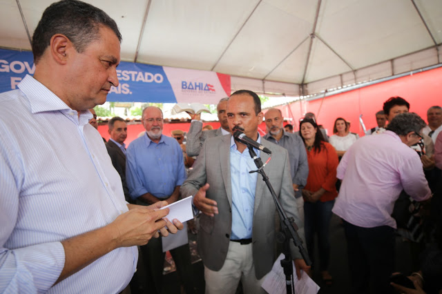 🚨Elinaldo cobra obras do estado em Camaçari