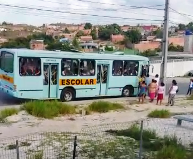 🚨 ÔNIBUS ESCOLAR  É APREENDIDO POR (STT) EM CAMAÇARI