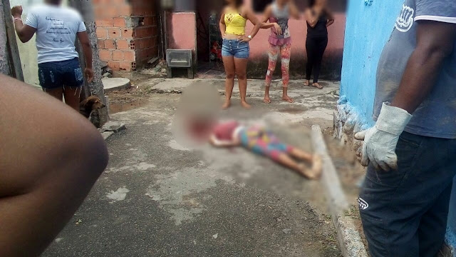 🚨 UMA MULHER FOI ASSASSINADA NA TARDE DESTA SEXTA-FEIRA (21/04) EM CAMAÇARI.