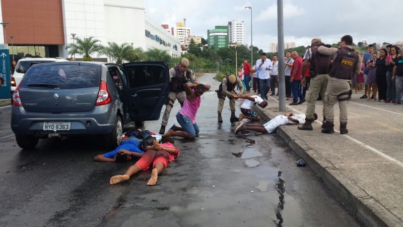 🚨Roubo a loja termina com perseguição policial em frente ao shopping Bela Vista