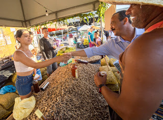 🚨Prefeito visita Feira e conversa com comerciantes