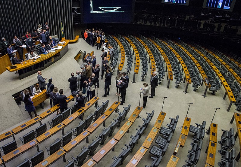 Apenas 45 deputados federais assumem que votarão contra Temer