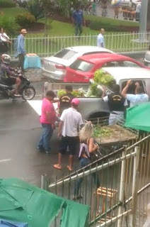 🚨 FORÇA TAREFA RECOLHE MERCADORIA DE AMBULANTE NO CENTRO COMERCIAL DE CAMAÇARI.