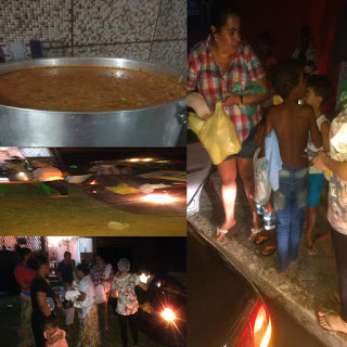 MOMENTO SOLIDÁRIO CAMAÇARI : NESTE INVERNO TÃO FRIO, CAMAÇARIENSES SE REÚNEM PARA LEVAR ROUPAS E SOPA  PARA  FAMÍLIAS CARENTES, E PARA PESSOAS QUE VIVEM  NA  RUA.