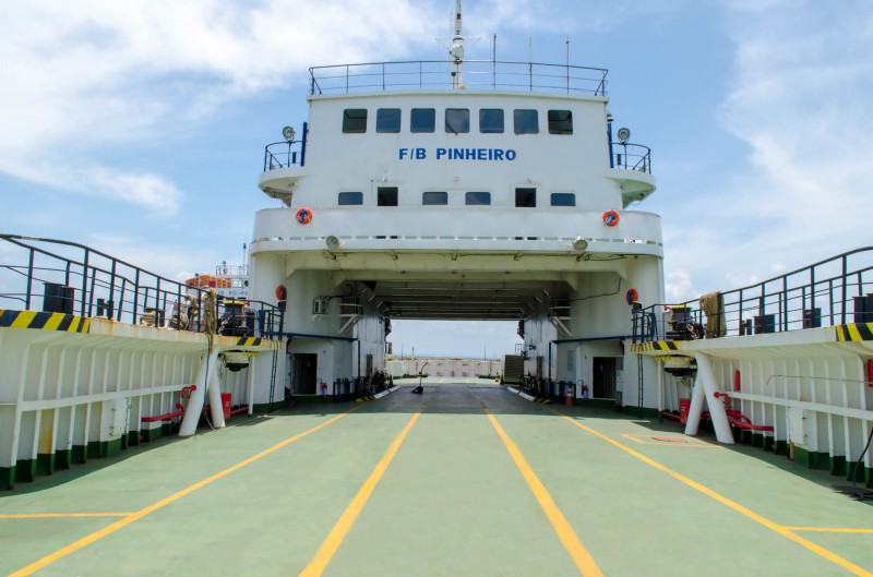 Ferry Boat apresenta falha e não segue viagem em Bom Despacho