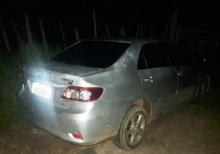 Polícia encontra carro que foi roubado com instrumentos em Camaçari