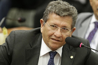 Caetano tem direitos políticos suspensos pela Justiça Federal por cinco anos