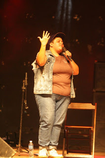 Trem Bala: em show acústico, Ana Vilela conquista público em Camaçari