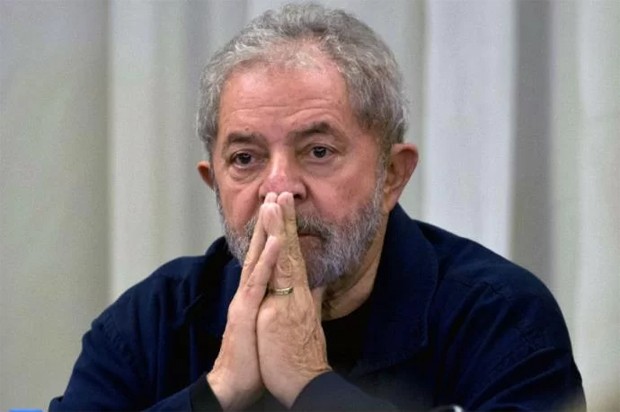 Moro põe Lula no banco dos réus mais uma vez, agora pelo sítio de Atibaia