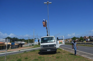 CAMAÇARI: Governo desdenha da inteligência do povo chamando troca de lâmpada de “serviço” com meio bilhão “no bolso”