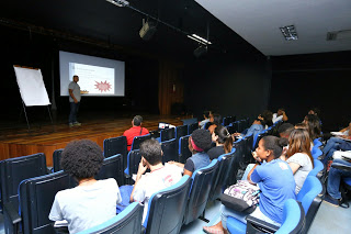 AULÕES PRÉ-ENEM  Aulas acontecem no Teatro Alberto Martins