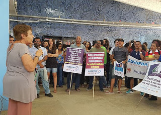 salvador Ufba reforça segurança após ameaça de morte a professora; grupo protesta na Federação