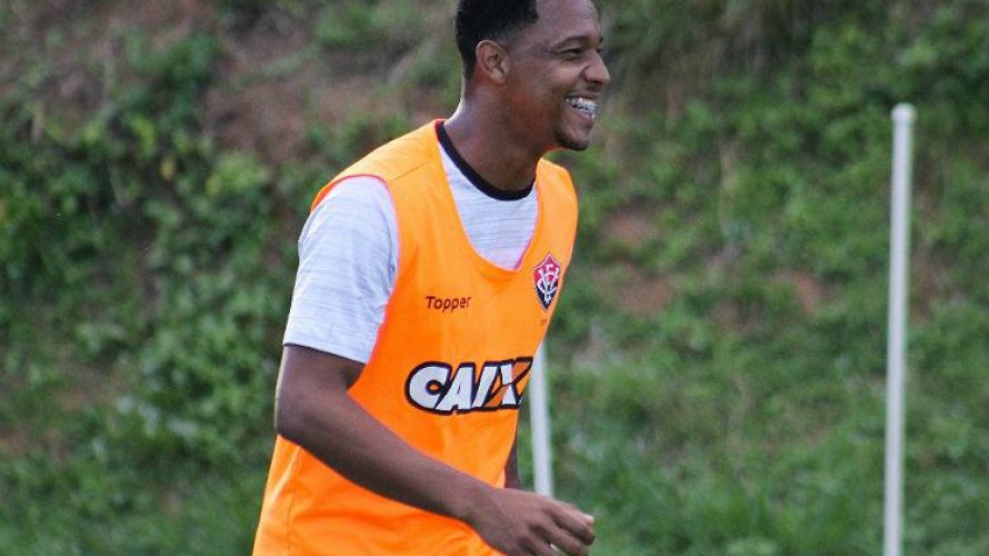 Cruzeiro formaliza oferta por atacante do Vitória