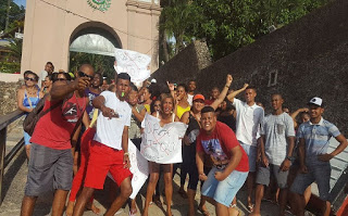 Protesto contra aumento de passagem fecha píer em Morro de SP