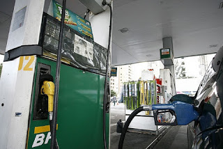 Petrobras eleva preço da gasolina e reduz o do diesel