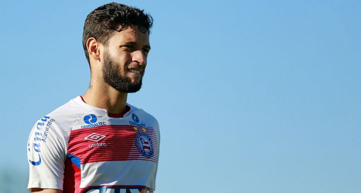 Corinthians discute contrato com Juninho Capixaba e aguarda acerto do Bahia