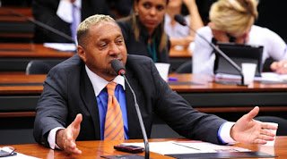 🚨Tiririca renuncia ao mandato de deputado federal: “Saio totalmente com vergonha”