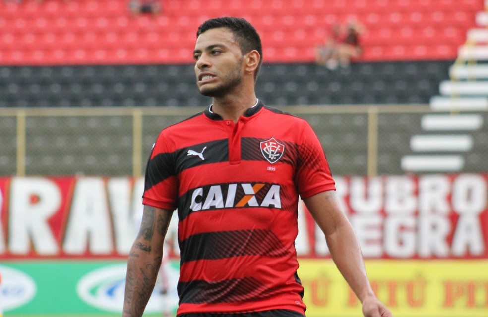 Cleiton Xavier aguarda posição do Leão para definir seu futuro