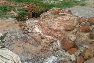 Chuvas agravam situação de buraco no bairro do Diamante, em  Mata de São João