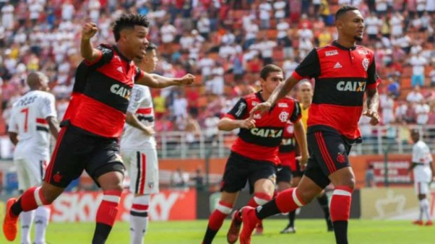 Flamengo resiste à pressão do São Paulo e é tetracampeão da Copinha