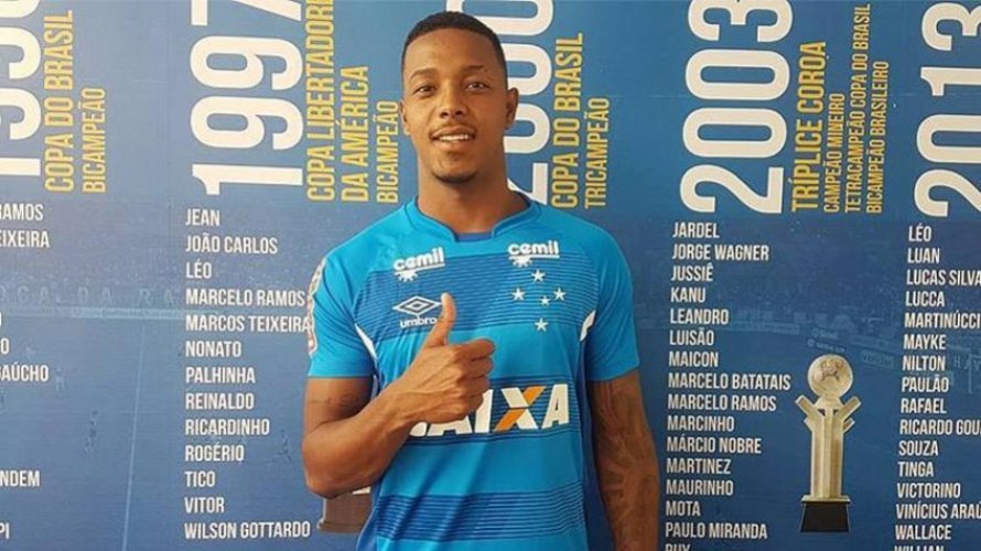 Médico do Cruzeiro dá aval para pagamento ao Vitória e prevê estreia de David na Libertadores