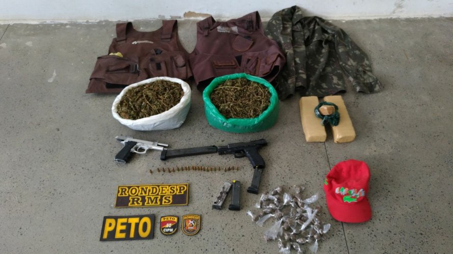 Dupla que participou da morte de PM é localizada com armas e drogas