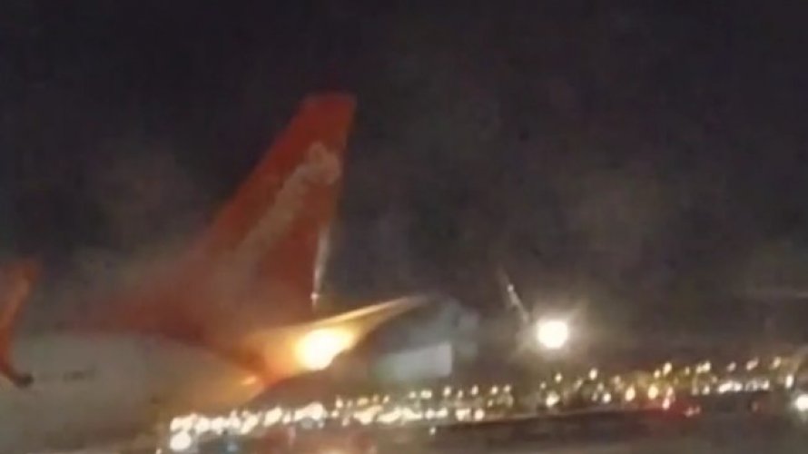 Vídeo: aviões se chocam e causam explosão e pânico em aeroporto do Canadá