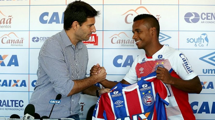 Durante apresentação, Élber exalta Guto Ferreira e agradece oportunidade de jogar no Bahia