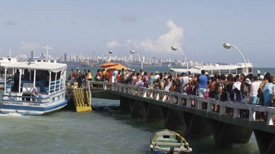 Travessia Salvador-Mar Grande tem movimento intenso na manhã deste sábado