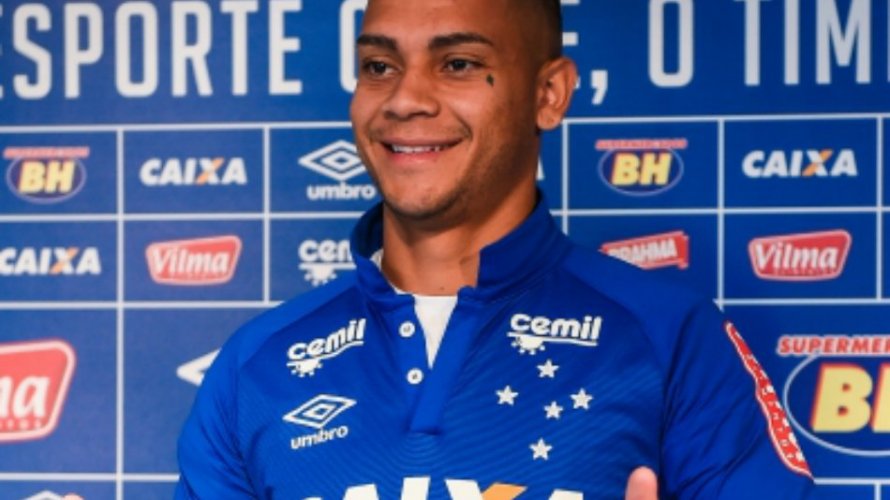 Negociação avança e lateral está próximo de acertar com o Vitória
