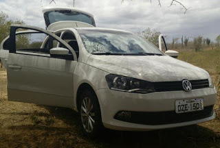 CARRO É ROUBADO NO BAIRRO DA GLEBA A, NA NOITE DESTA SEXTA-FEIRA (19), EM CAMAÇARI.