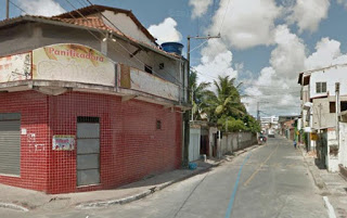 HOMEM É BALEADO NO BAIRRO DA NOVA VITÓRIA E SOCORRIDO PARA O HOSPITAL GERAL DE CAMAÇARI, NA NOITE DESTE DOMINGO (07).