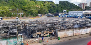 Ônibus são destruídos em salvador  apos incêndio em garagem; Veja o Vídeo