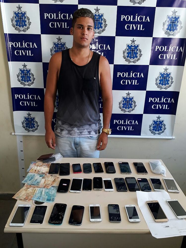 Polícia desmonta loja que vendia celulares roubados na BA