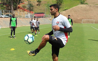 Cleiton Xavier passará por cirurgia e ficará quatro meses fora