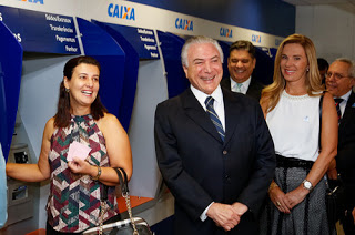 Michel Temer aprovou a lei que permite uso de até R$ 15 bilhões do FGTS pela Caixa