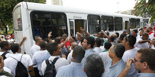 ‘Se a reforma da Previdência for votada, a gente vai parar’, dizem rodoviários Sindicato avalia adesão à Greve Geral e acompanha ato no Iguatemi, nesta segunda-feira (19)