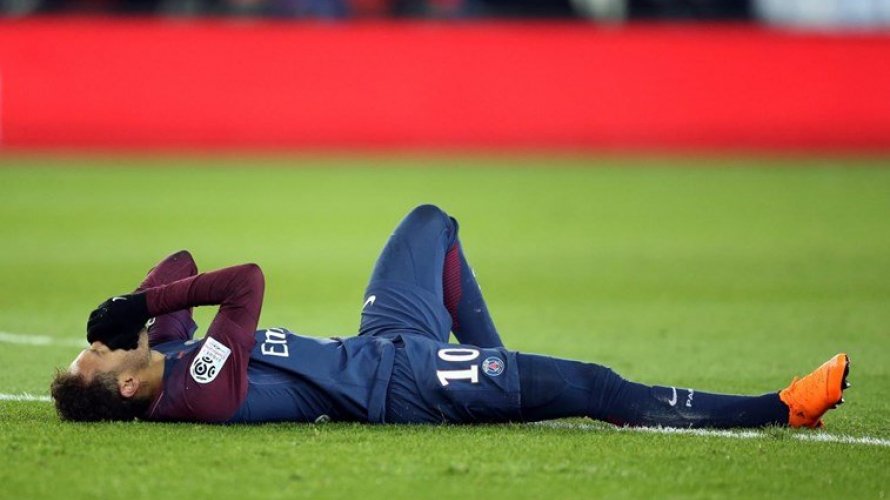 Neymar será operado e só volta em maio, um mês antes da Copa