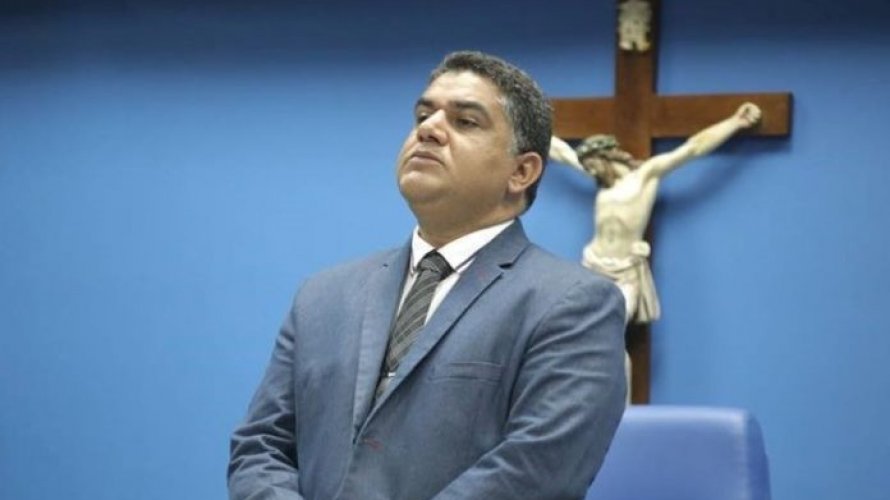 Na mira do MP, presidente da Câmara de Camaçari já teve licitação suspensa por irregularidades
