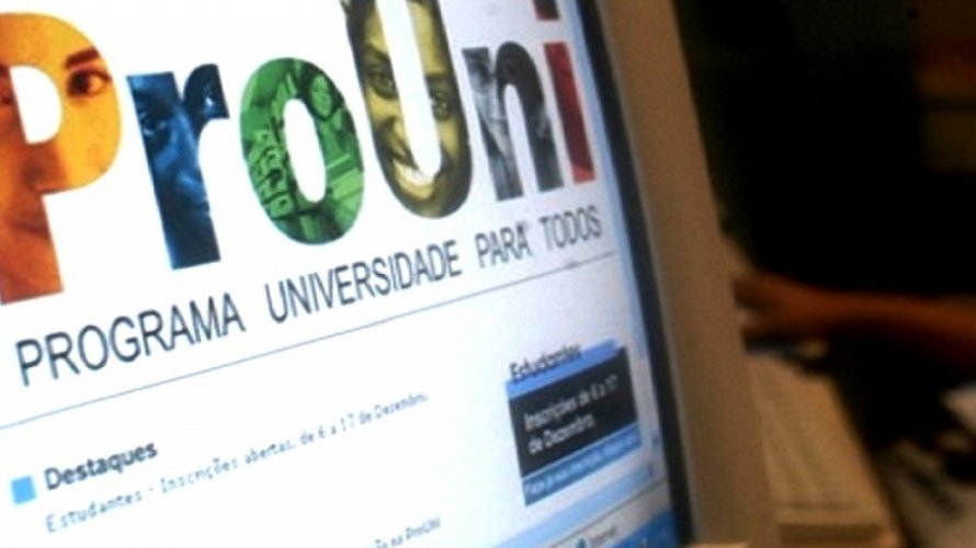 Após erro em site, MEC libera lista de aprovados do ProUni