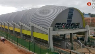 Homem cai em linha de metrô e sofre descarga elétrica na avenida Paralela