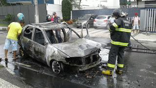 Carro Pega Fogo Em Feira De Santana