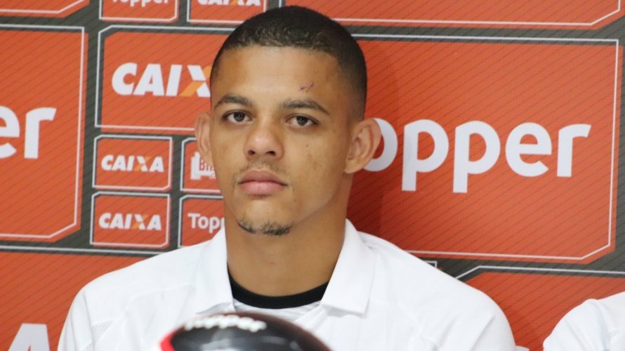 Autor de gol contra, Walisson Maia considera resultado contra o Bahia de Feira injusto