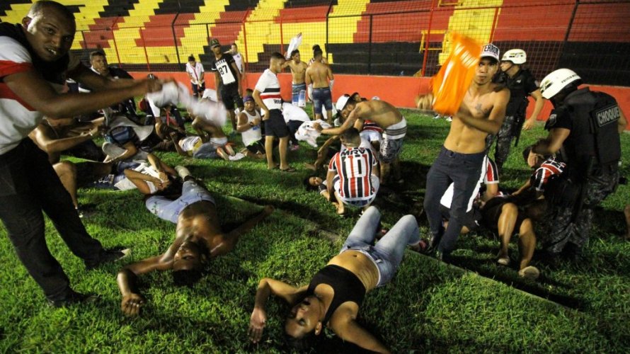 Confusão em clássico entre Sport e Santa Cruz deixa 60 feridos