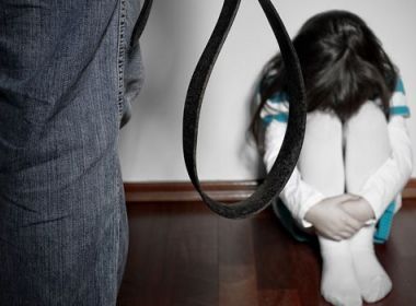 Castigos físicos na infância aumentam risco de transtornos na fase adulta, diz estudo