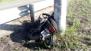 Motociclista Morre após colidir com poste na via Atlântica, na manhã deste Domingo (04), em Camaçari.