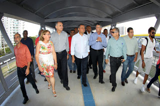 Rui Costa entrega Passarela da Estação Flamboyant do metrô em Salvador
